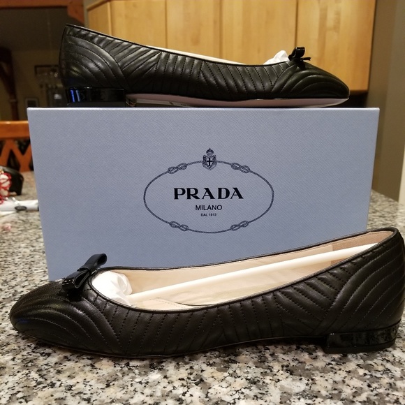 Prada Black Leather Flats...NEW - Picture 1 of 4